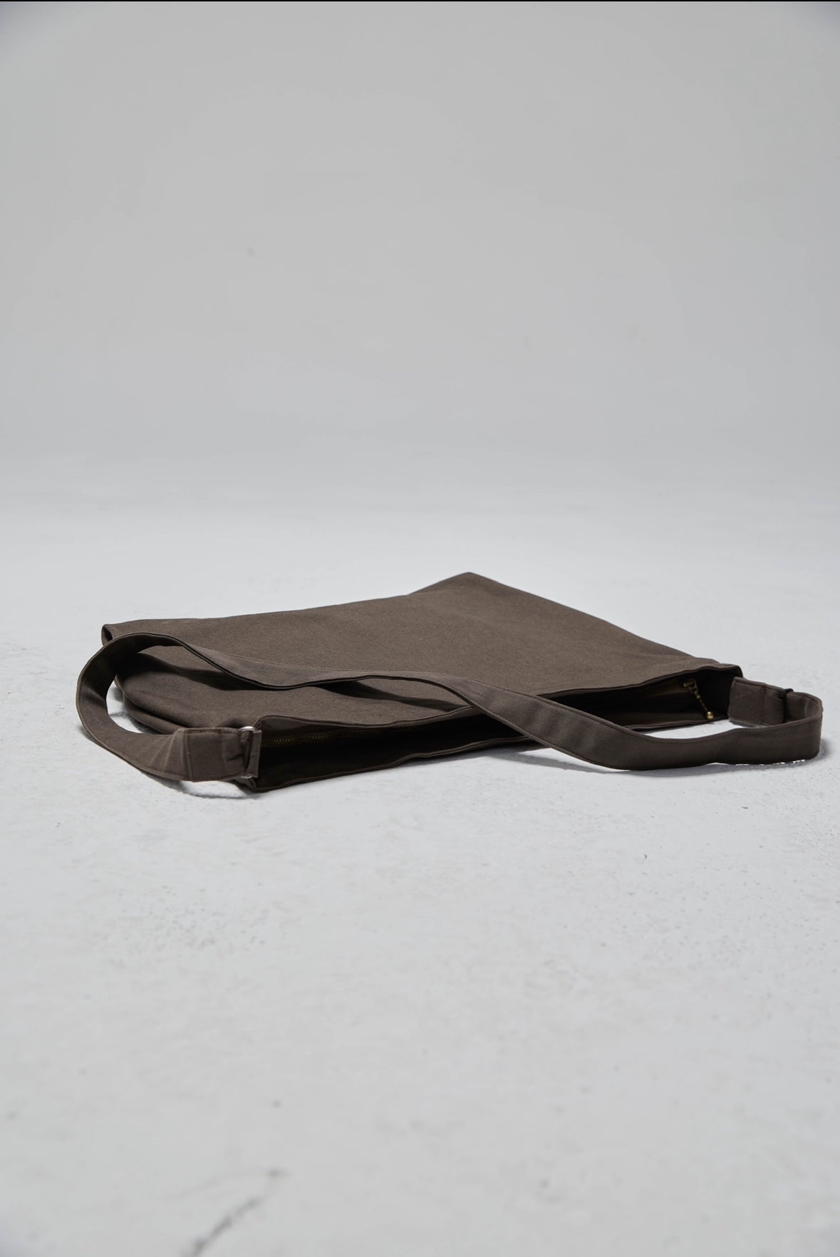 VAGRANT CANVAS SLING BAG
